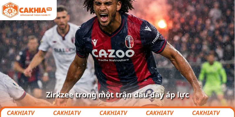 Zirkzee trong một trận đấu đầy áp lực